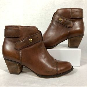 Corso Como Leather Side Zip Ankle Boot